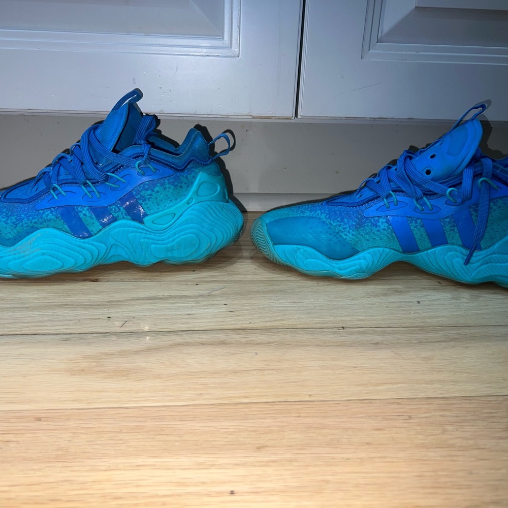 Adidas Blue Sneakers Modern Sporty Design
